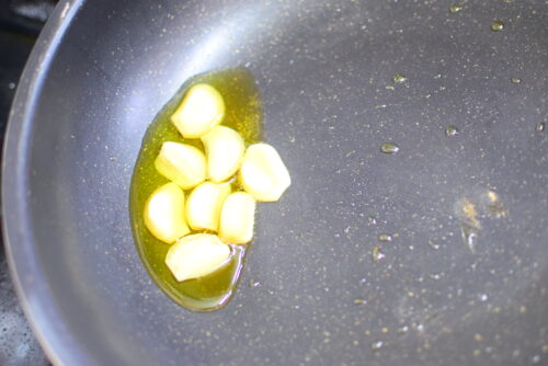 しいたけとにんにくのオリーブオイル炒めのレシピの写真