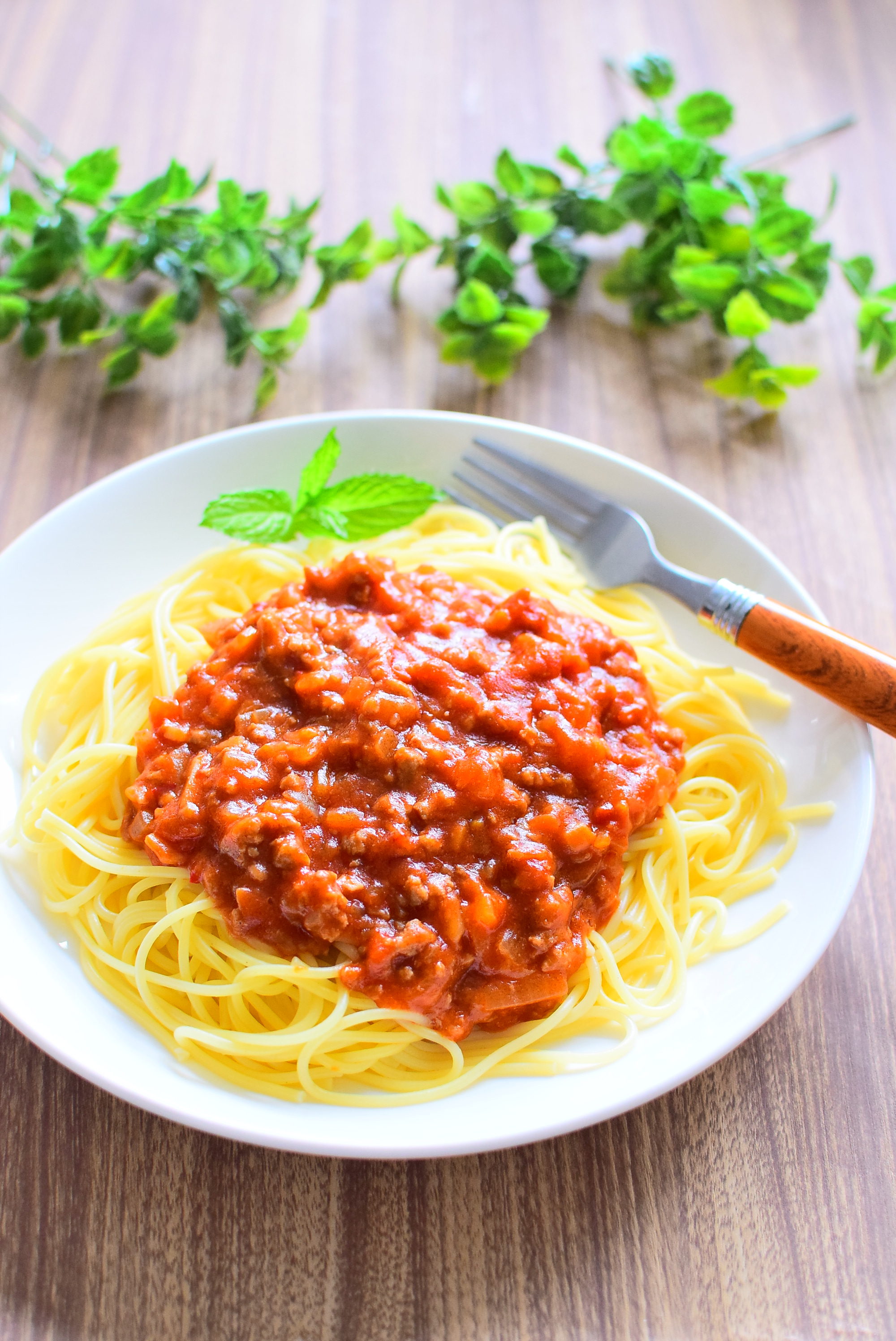 トマトジュースで作る！ピリ辛ミートソーススパゲッティのレシピ