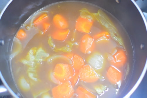 ルーで作る！肉団子のカレースープのレシピの写真