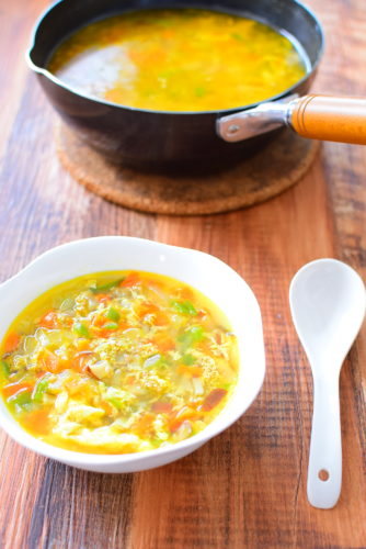 【食べるスープ】ボリューム満点！カレーコンソメスープのレシピの写真