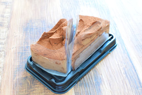 ボックスケーキ、層仕立てのミルクレープ、ショコラトルテケーキの食レポ