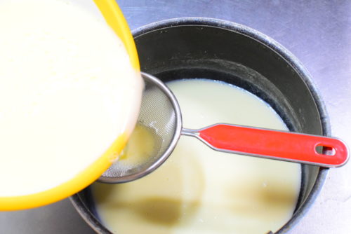 オーブンと蒸し器は使わない！練乳カスタードプリンのレシピの写真