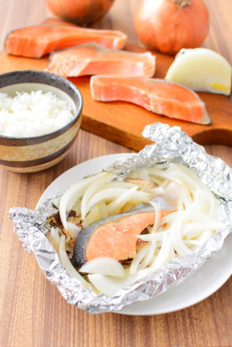 鮭と玉ねぎのホイル焼きのレシピ写真