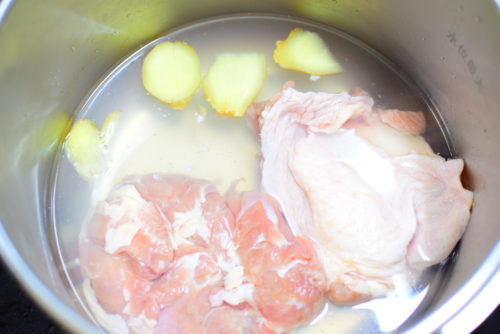 圧力鍋でホロホロ！ピリ辛、鶏もも肉チャーシューのレシピの写真