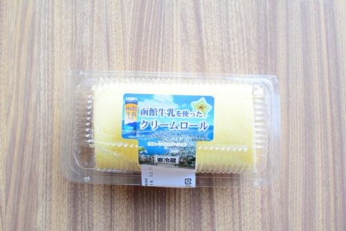 コンアフェットバスクチーズケーキ、函館牛乳を使ったクリームロール、苺ショートケーキの食レポの写真