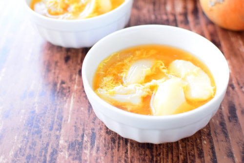 生姜入りの卵コンソメスープのレシピの写真