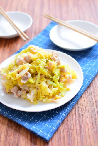 しんなりキャベツと豚バラのオイスターソース味噌炒めのレシピの写真