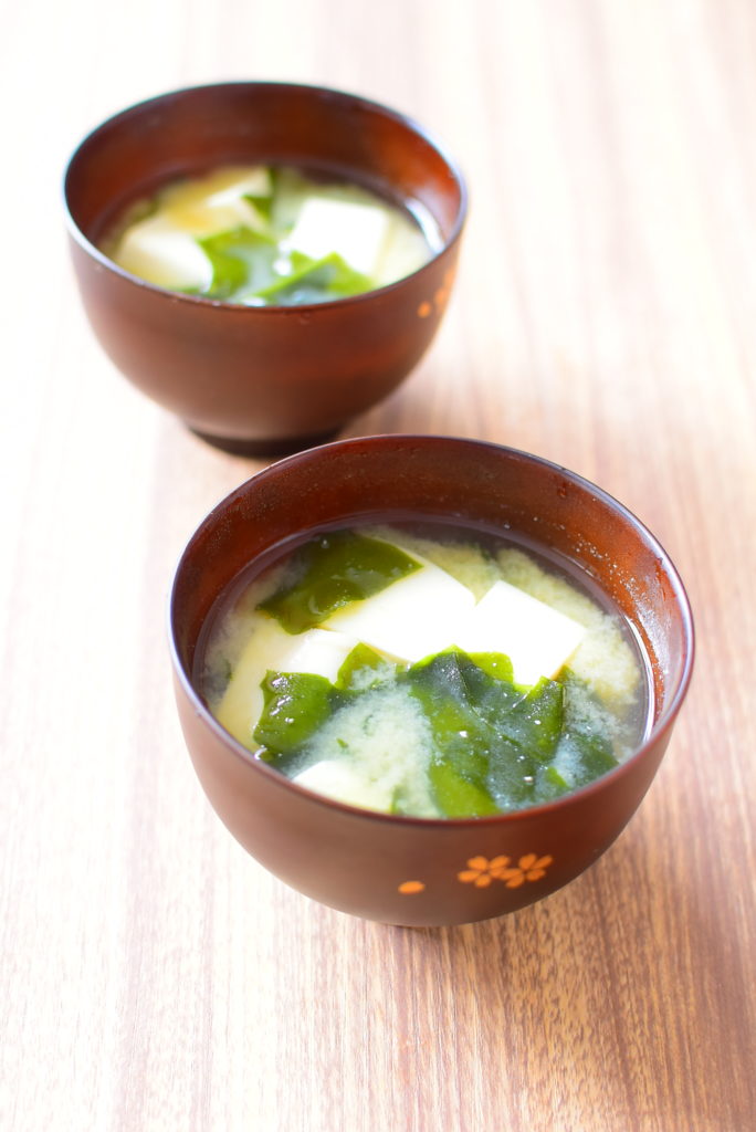ほっとする味。豆腐とわかめのみそ汁のレシピ