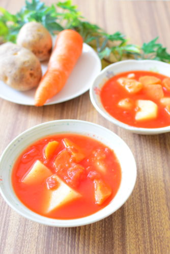 ホールトマトのじゃがいもにんじんスープのレシの写真