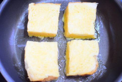 一晩漬ける！砂糖なしハチミツフレンチトーストのレシピの写真