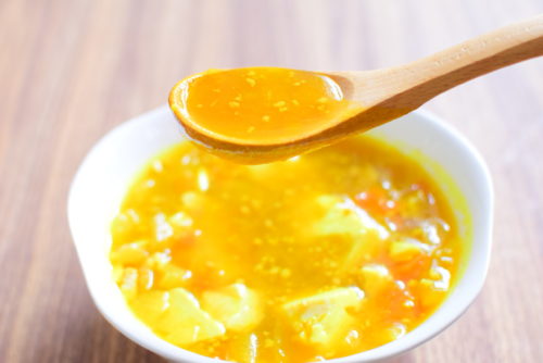 ガーリックカレーコンソメスープのレシピの写真