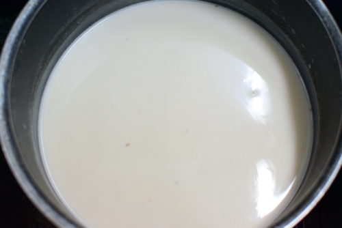 いちごジャム入りミルクプリンのいちごジャムクリームがけのレシピの写真"