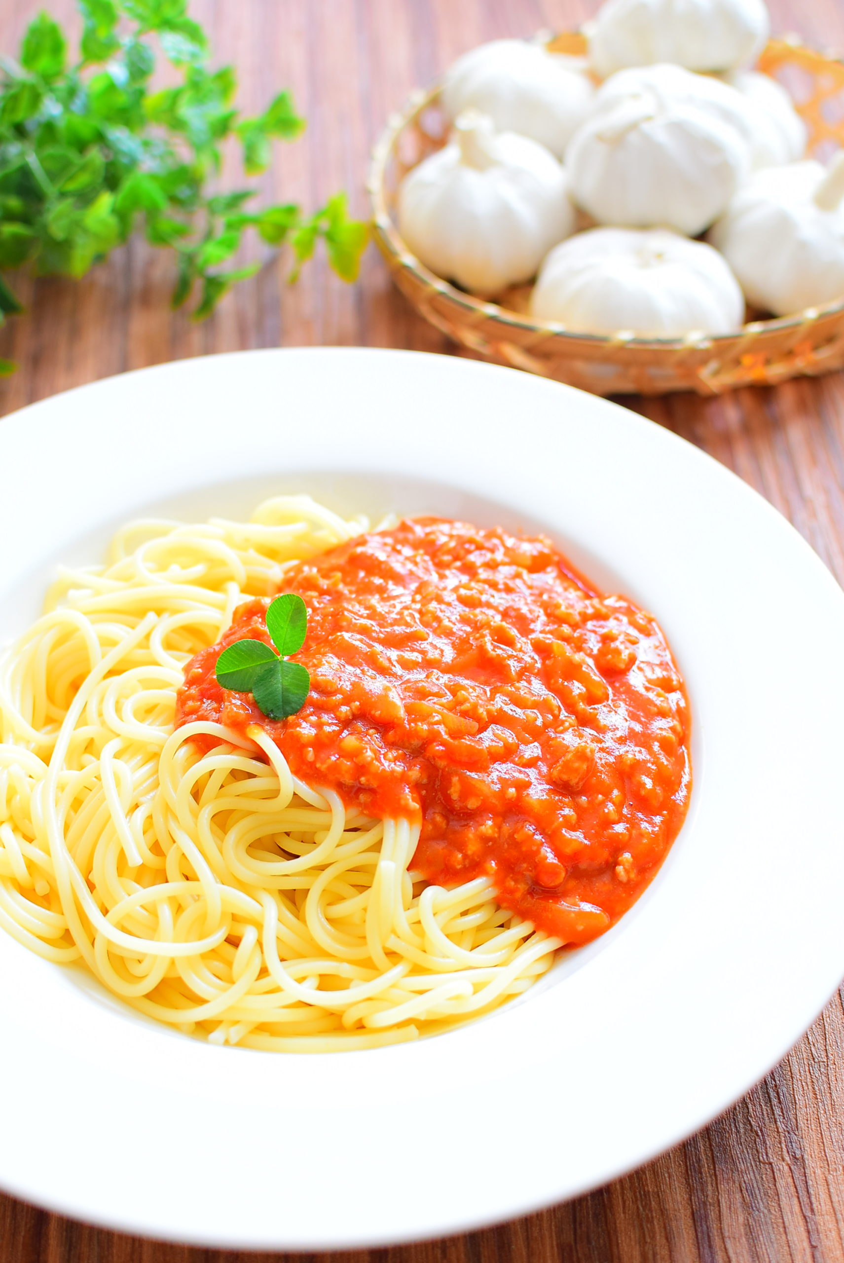 トマトジュースで簡単！ガーリックミートソーススパゲッティのレシピ