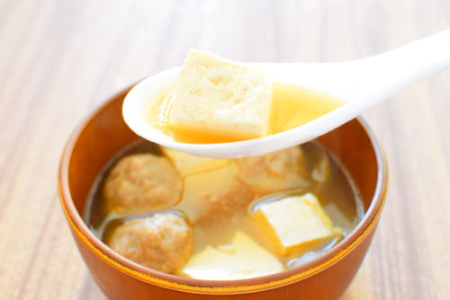 肉団子と豆腐の醤油ピリ辛スープのレシピの写真