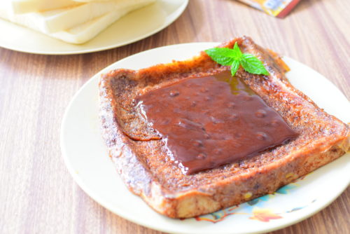スライス生チョコレートのせココアフレンチトーストのレシピの写真