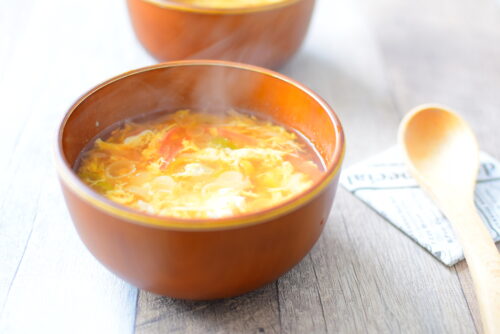 長ネギたっぷり！ピリ辛たまごしょうゆスープのレシピの写真