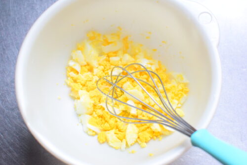 【食パンで作る】卵とベーコンのブルスケッタの写真