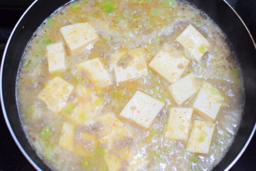 長ねぎ入りみそ煮込み豆腐のレシピの写真