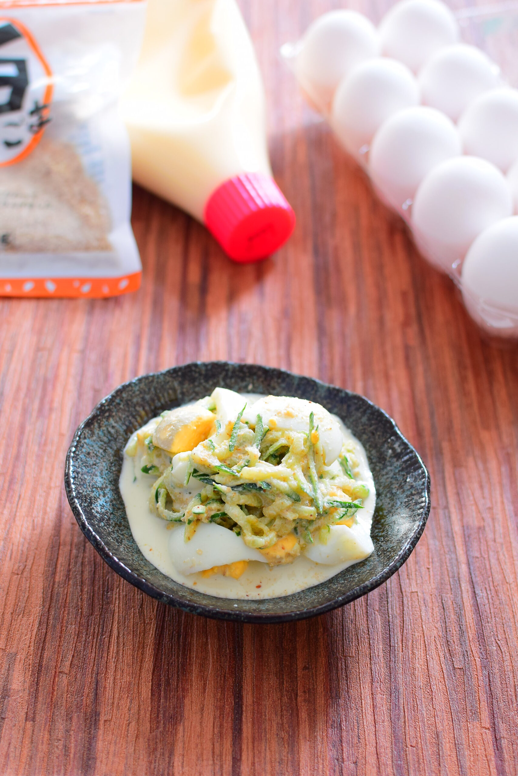 きゅうりとゆで卵のごまドレッシングあえのレシピの写真