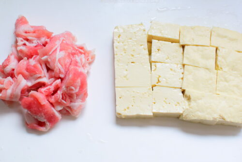 【ご飯が進む】肉みそ煮込み豆腐のレシピの写真