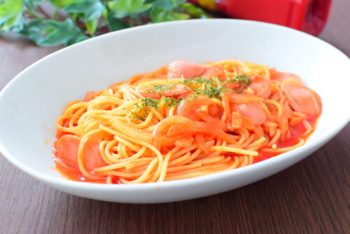 【トマトジュース使用】魚肉ソーセージコンソメパスタのレシピの写真
