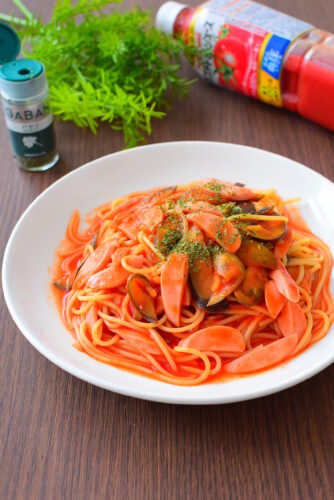 なすと魚肉ソーセージのトマトジュースパスタのレシピの写真