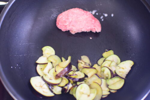 【カレー粉使用】豚ひき肉となすのスープカレーパスタの写真