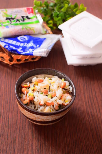 長ねぎ入り納豆塩こんぶ混ぜご飯のレシピの写真