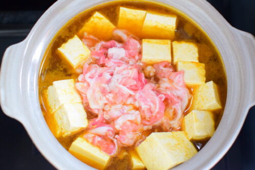 【カレー粉で煮込む】豚バラ豆腐のレシピの写真