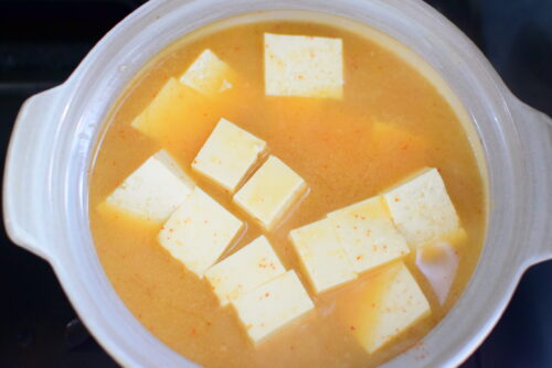 ピリ辛でうまい！味噌煮込みたまご豆腐のレシピの写真