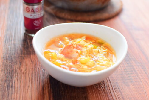 チリパウダー入り野菜たまごスープのレシピの写真