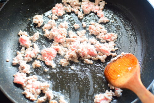 なすと豚ひき肉のピリ辛めんつゆ炒めのレシピの写真