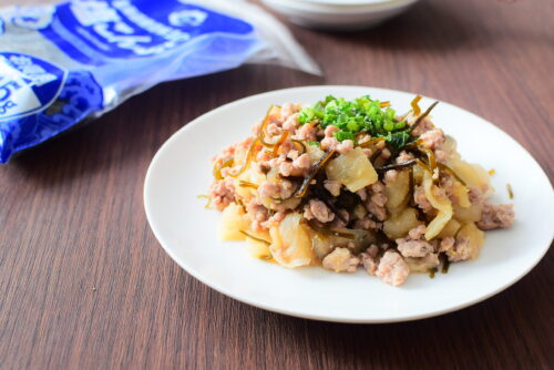 塩昆布で味付け！薄切り大根と豚ひき肉の生姜焼きの写真